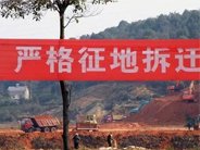 农村违建查处乱象多，这3部法律决定你的房屋是拆还是留