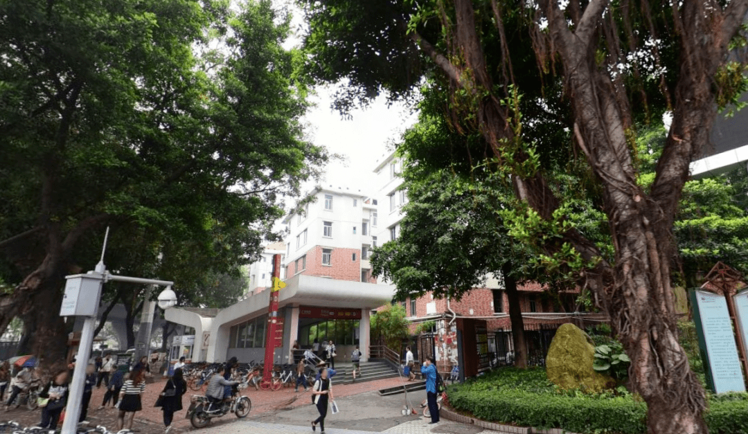 广州市白云区商铺拆迁，其补偿标准和法律依据是什么？