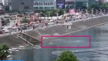 贵州公交坠湖因棚户区改造而起?公房承租人与拆迁补偿无关吗? 贵州公交坠湖因棚户区改造而起?公房承租人与拆迁补偿无关吗?