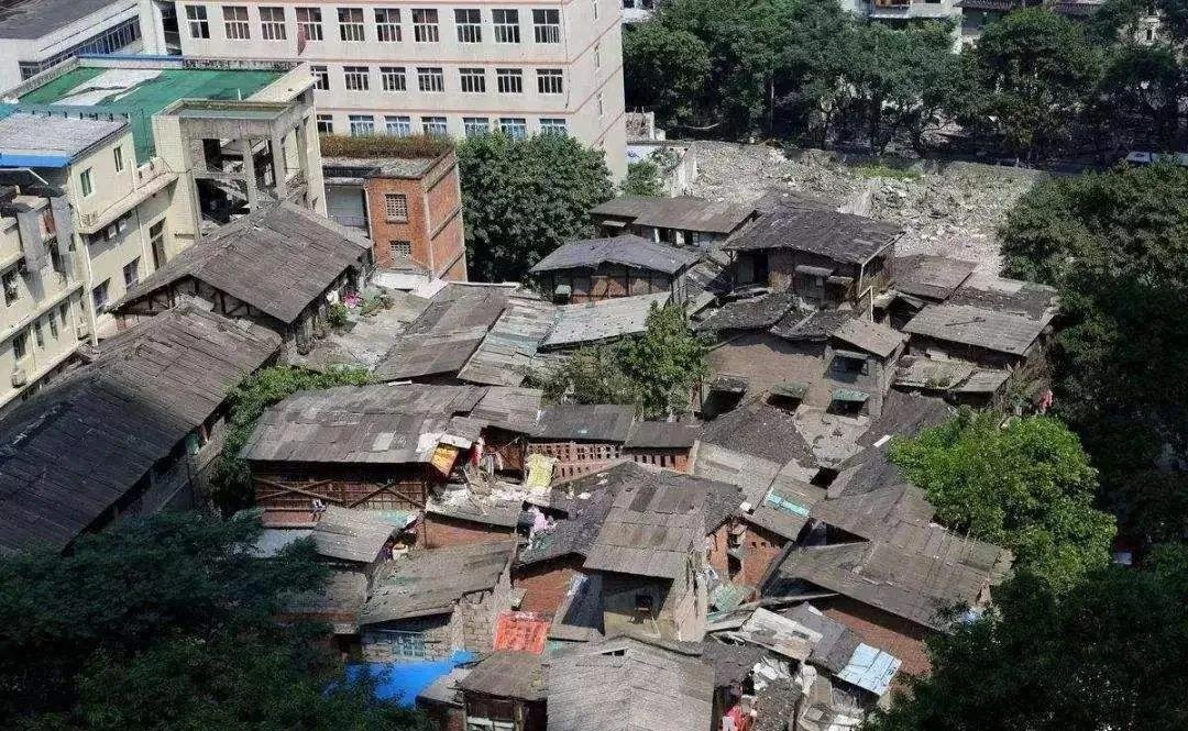 旧城改建时隔3年才作出补偿决定,估价师忘签字? 旧城改建时隔3年才作出补偿决定,估价师忘签字?