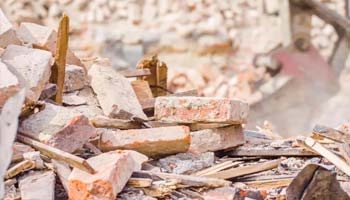 农村宅基地面积超标，是单指房屋建筑面积还是包括院子面积在内？